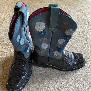 Women’s Ariat Doll Baby boots